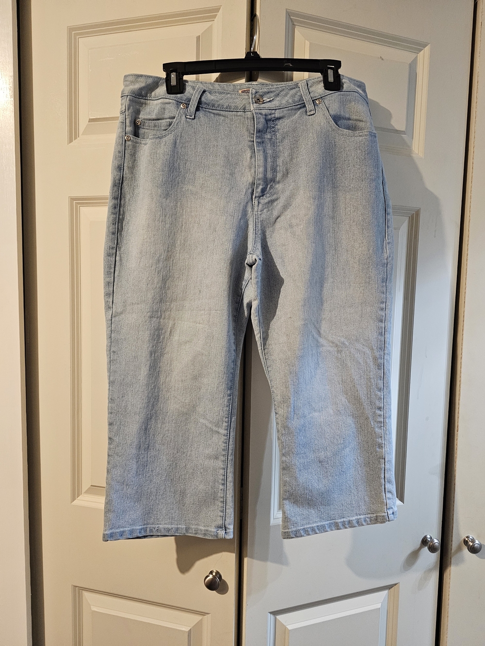 Faded Glory Light Blue Cropped Straight Jeans